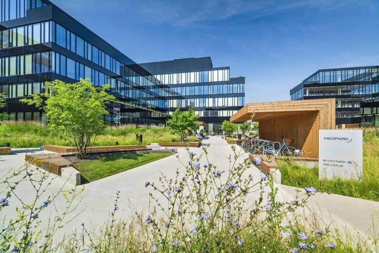 COVID-19 zmieni rynek nieruchomości w kierunku elastycznych powierzchni biurowych i usług