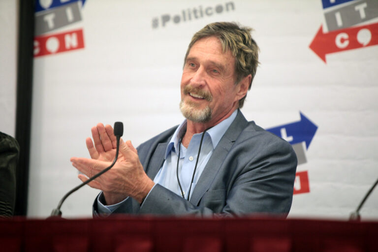 John McAfee nie żyje