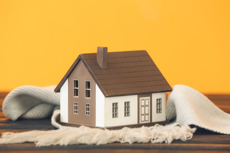 Dom owinięty w szalik