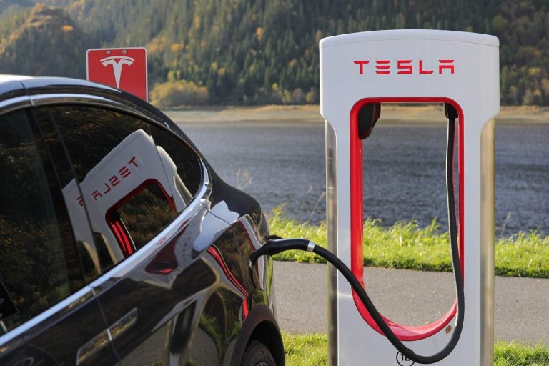 Tesla straci pozycję lidera elektromobilności? Volkswagen już przoduje w Niemczech