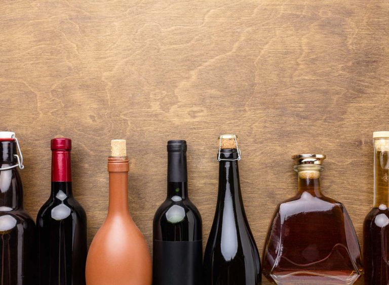 Butelki różnych alkoholi