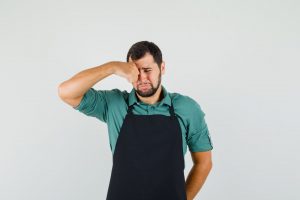 Nieszczęśliwy mężczyzna, który nie cierpi swojej pracy