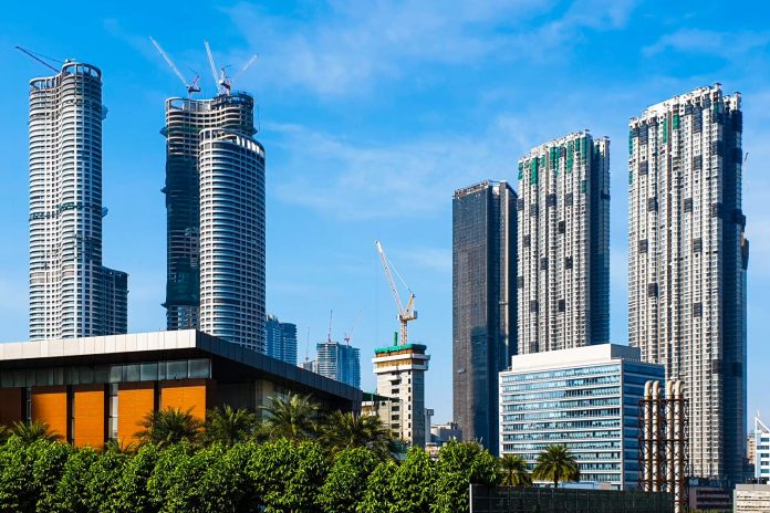 Nowe biurowce w budowie