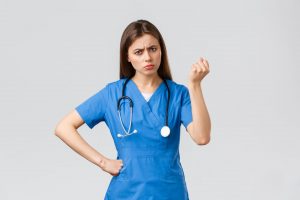 Niezadowolona pielęgniarka