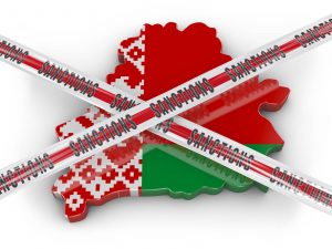 Białoruś i krzyżyk z napisem "sankcje"