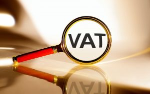 Szkło powiększające słowo VAT