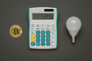 Bitcoin, żarówka i kalkulator