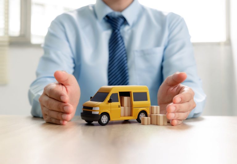 Biznesmen i auto dostawcze