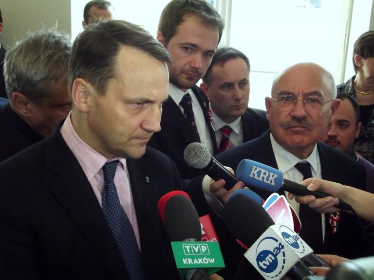 Radosławem Sikorskim zajmie się… ABW?