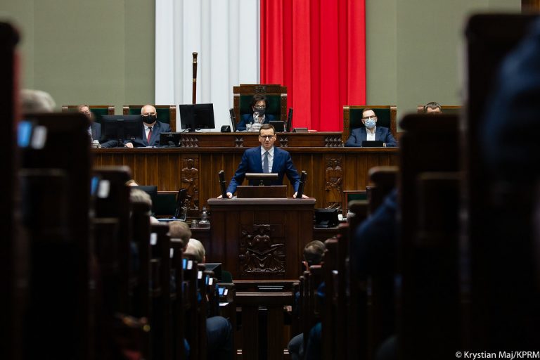 Nowy sondaż: PiS nadal liderem, opozycja nie może być pewna sukcesu