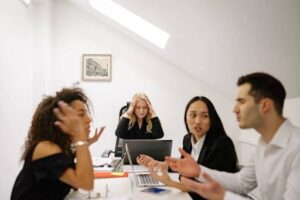 pracownicy niezadowoleni ze swojej pracy